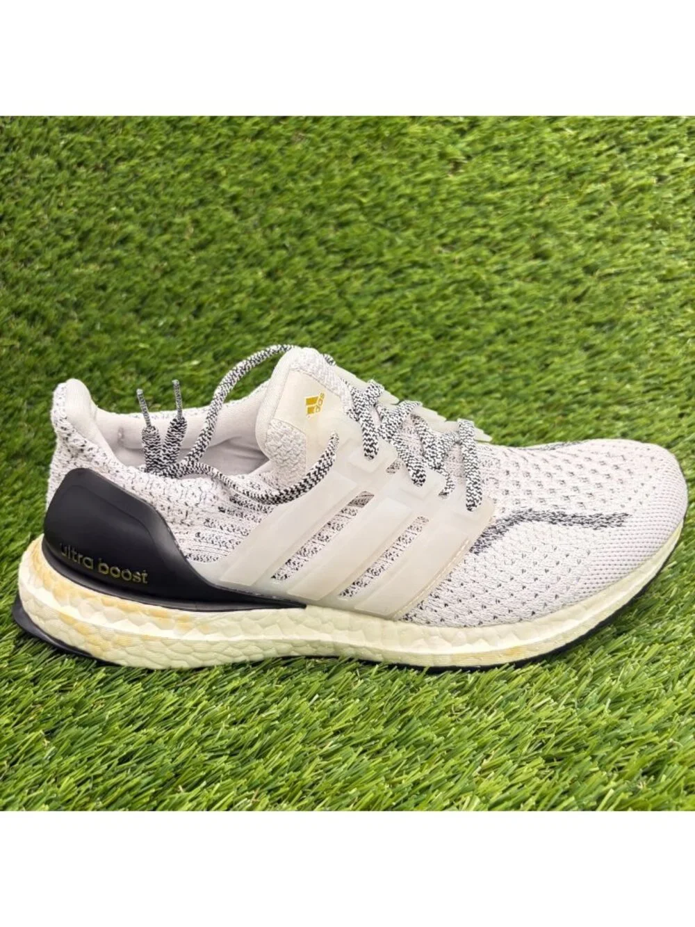 Adidas UltraBoost 5.0 DNA Womens Size 6.5 White Black Running Shoes Sneakers
